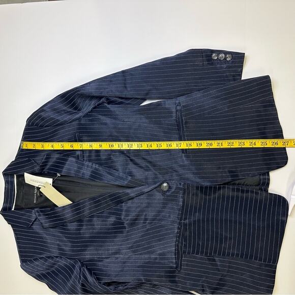 Banana Republic Women’s Navy Pinstripe Blazer Size 8P - Picture 9 of 16